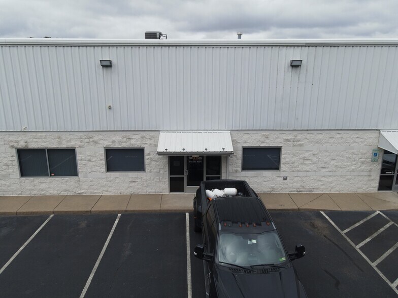 10950 Pierson Dr, Fredericksburg, VA à louer - Photo du bâtiment - Image 2 de 7