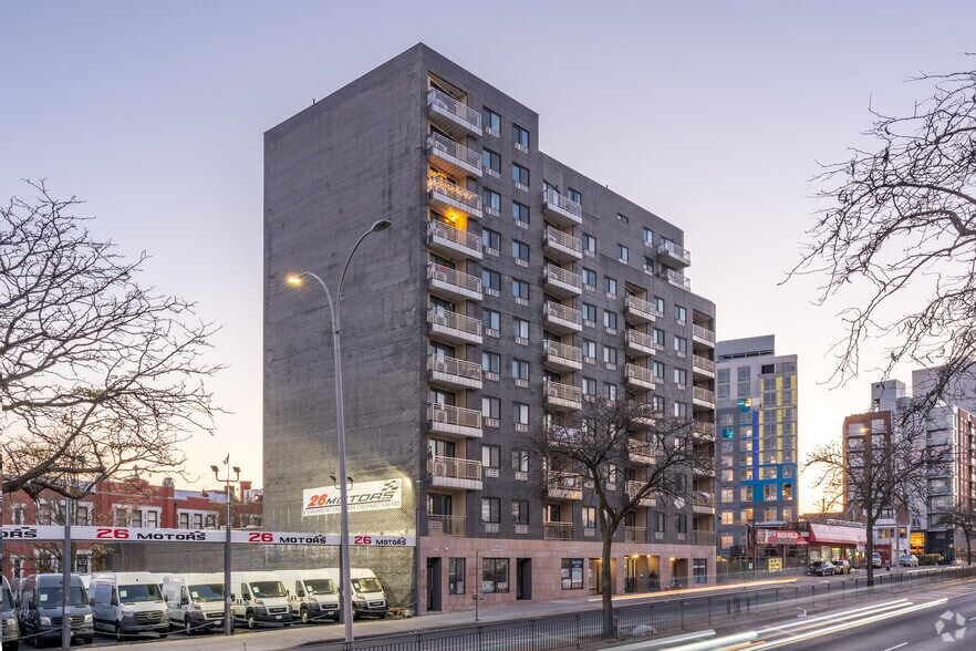 70-32 Queens Blvd, Flushing, NY à vendre - Photo principale - Image 1 de 4