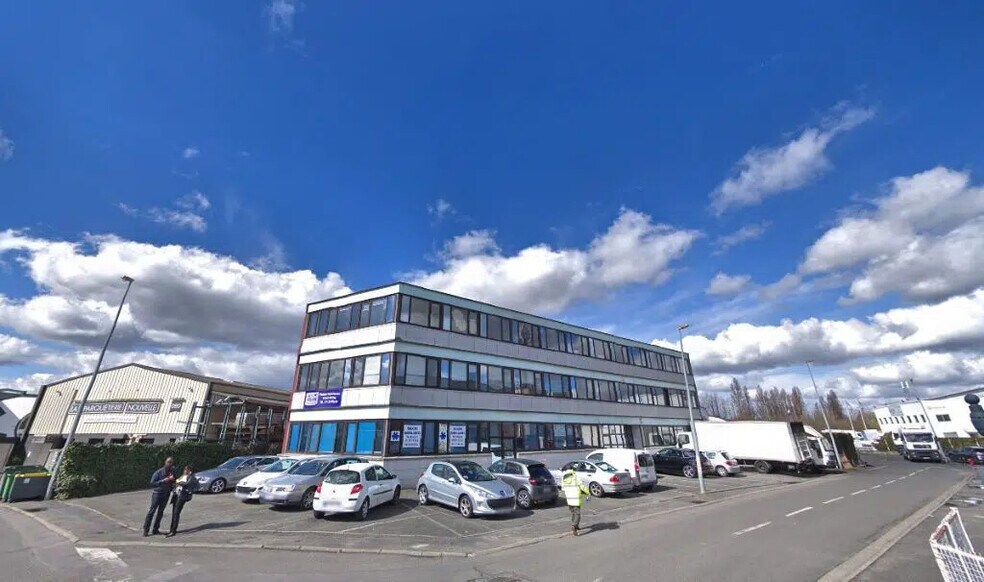 29-31 Rue Des Entrepreneurs, Carrières-sur-Seine for lease - Building Photo - Image 1 of 4