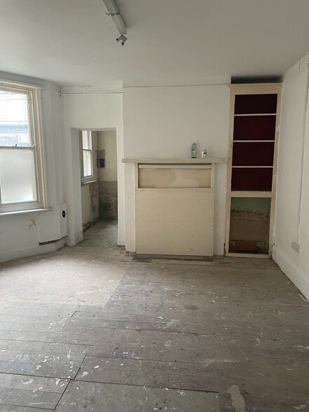 7 Sackville Rd, Bexhill On Sea for lease - Interior Photo - Image 3 of 7