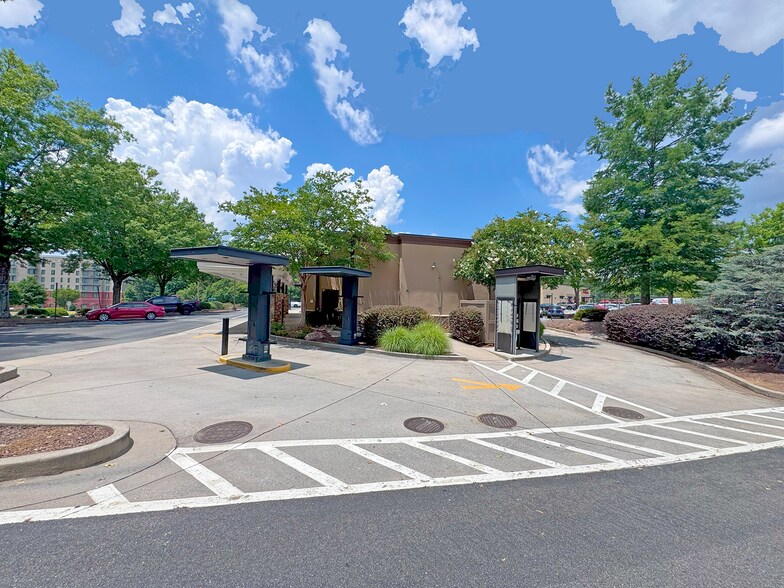 2020 Satellite Blvd, Duluth, GA à vendre - Photo du bâtiment - Image 3 de 5