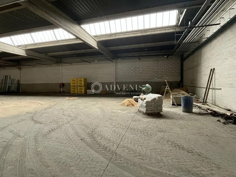 Flex in Moissy-Cramayel for lease - Interior Photo - Image 3 of 10