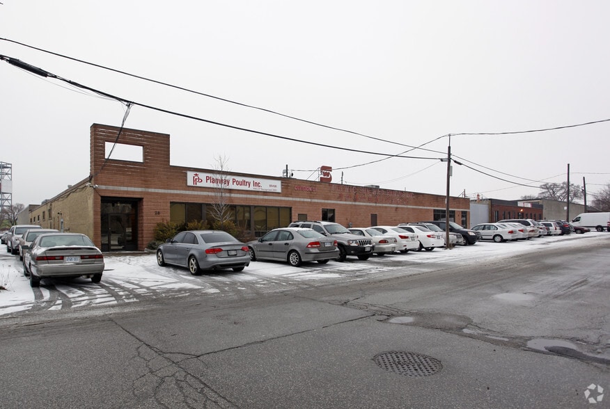 10-26 Canmotor Ave, Toronto, ON for lease - Primary Photo - Image 1 of 2