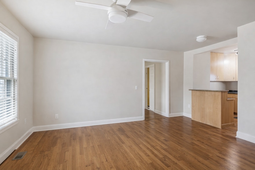 413 E Iris Dr, Nashville, TN à vendre - Hall d’entrée - Image 2 de 10