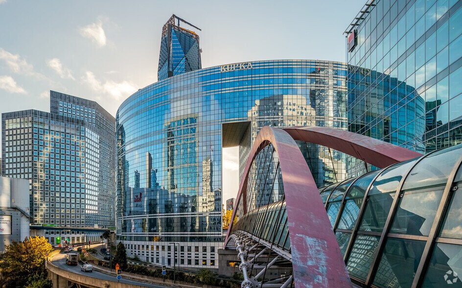 16-18 Rue Hoche, Puteaux for lease - Building Photo - Image 2 of 22