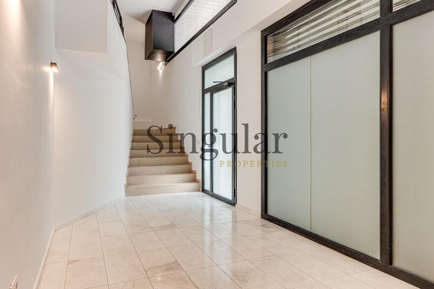 Multifamily in Barcelona, Barcelona for sale - Building Photo - Image 2 of 7