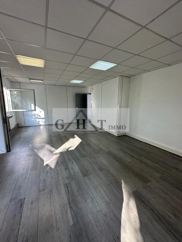 Office in Bonneuil-sur-Marne for lease Interior Photo- Image 1 of 5