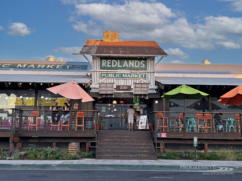 330 3rd St, Redlands, CA à louer - Photo du bâtiment - Image 3 de 23
