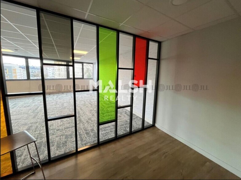 Office in Lyon for sale - Interior Photo - Image 2 of 7