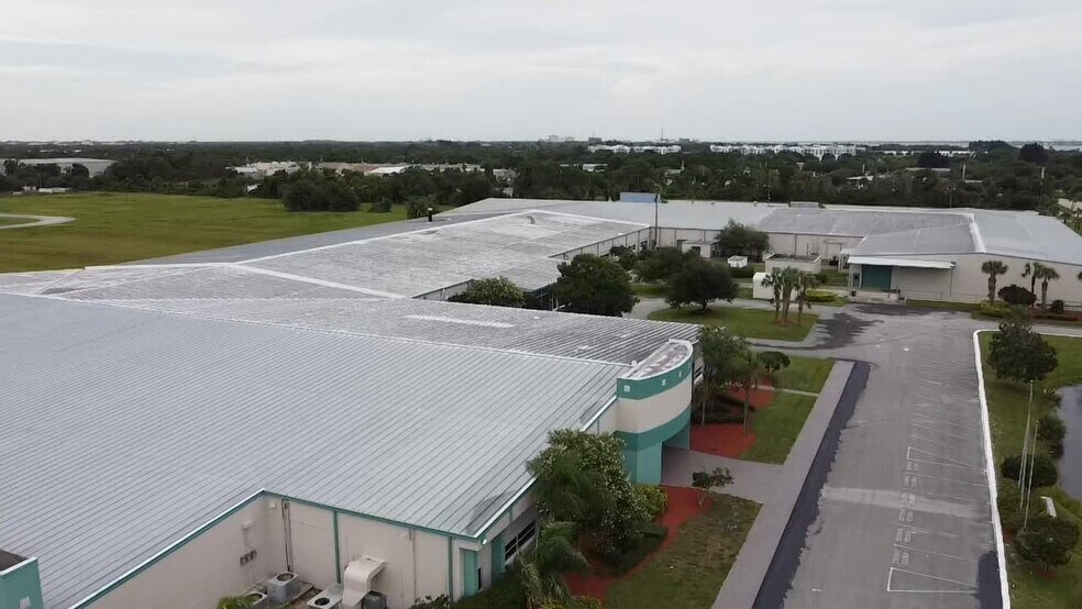 2725-2755 Kirby Cir NE, Palm Bay, FL à louer - Vidéo sur l’inscription commerciale - Image 2 de 11