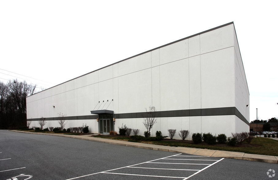 105 E JJ Dr, Greensboro, NC for lease - Primary Photo - Image 1 of 5