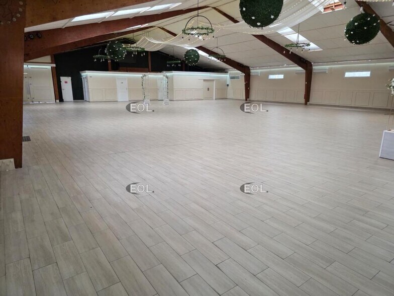 Local d'activités dans Gretz-Armainvilliers à vendre - Photo du bâtiment - Image 3 de 12