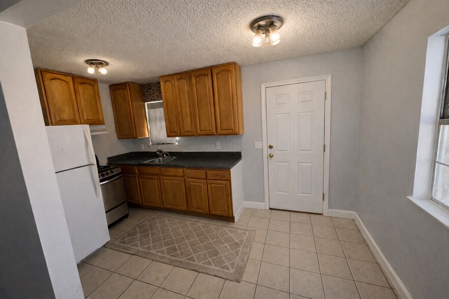 44 Angel Dr, Waterbury, CT à vendre - Photo du bâtiment - Image 3 de 19