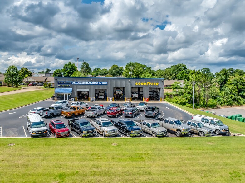 Don Duncan's All American Auto & Tire portefeuille de 3 propriétés à vendre sur LoopNet.ca - Photo du bâtiment - Image 2 de 14