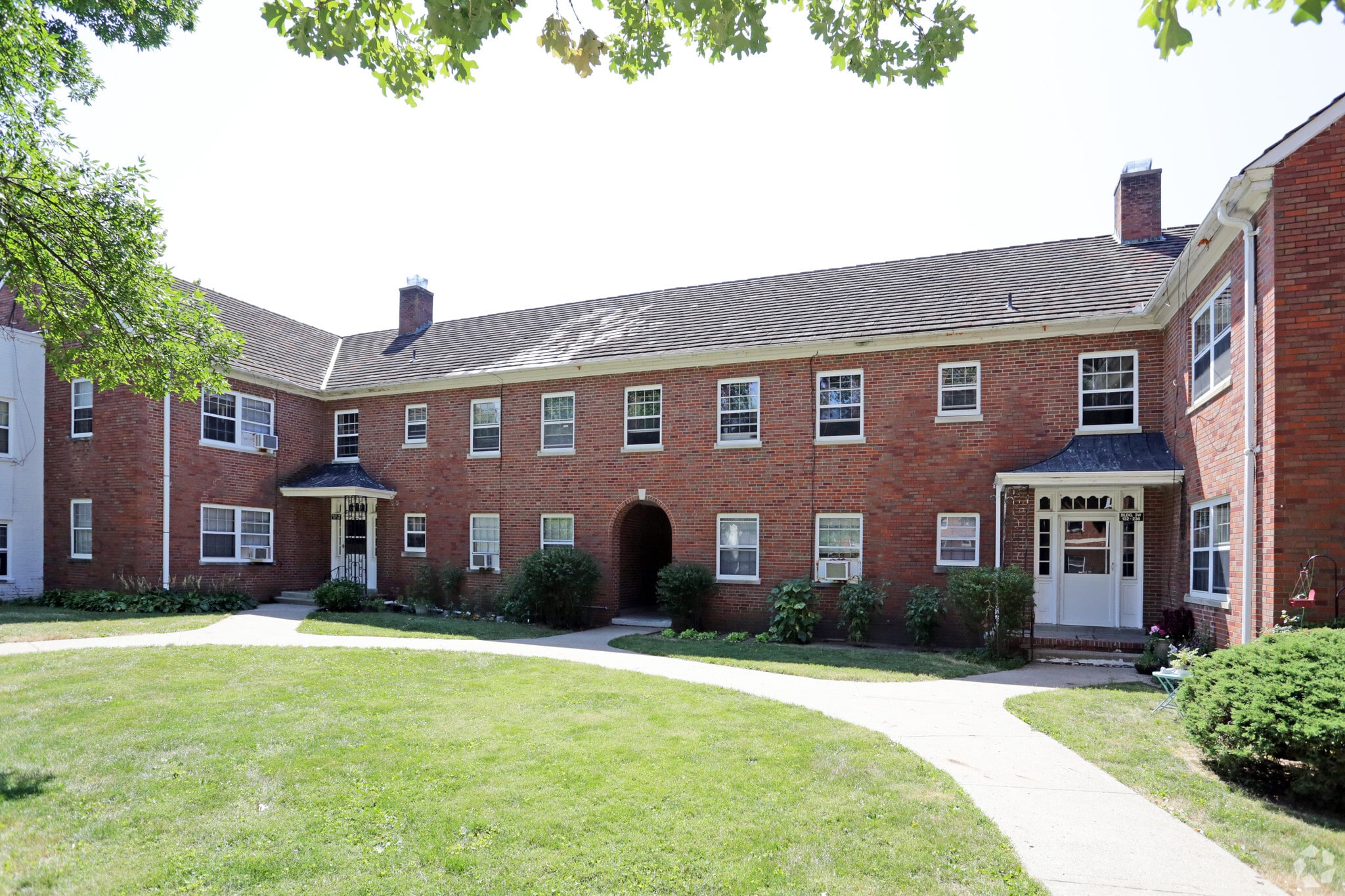 3333 Grand Ave, Des Moines, IA for sale Primary Photo- Image 1 of 56