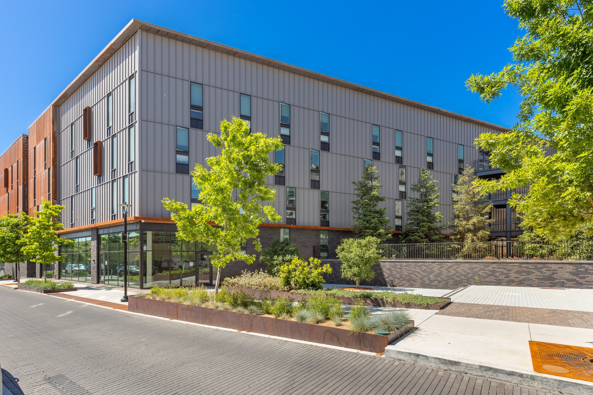 1575-1595 California St, Redding, CA for lease Building Photo- Image 1 of 11