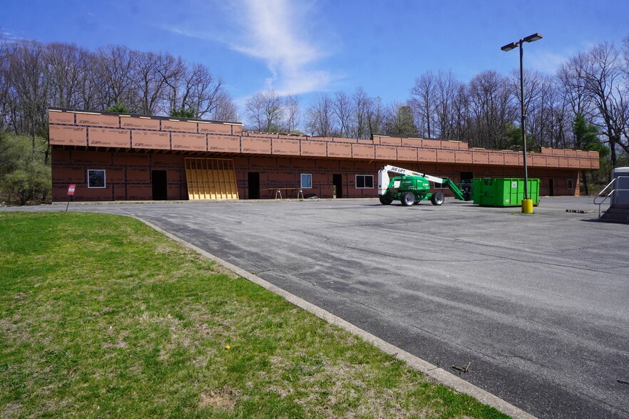 317 Blue Valley dr, Bangor, PA for lease - Primary Photo - Image 1 of 2