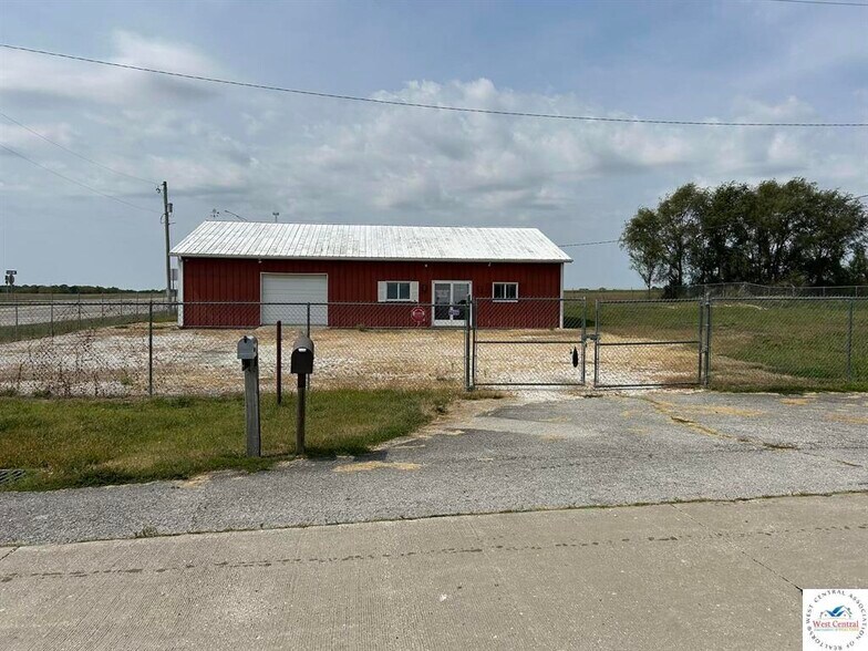 14981 Centerline Ave, Cole Camp, MO à vendre - Photo du bâtiment - Image 2 de 12