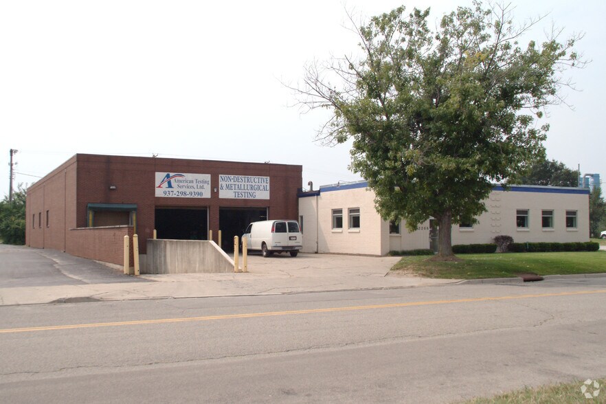 2268 N Moraine Dr, Moraine, OH à louer - Photo du bâtiment - Image 3 de 6