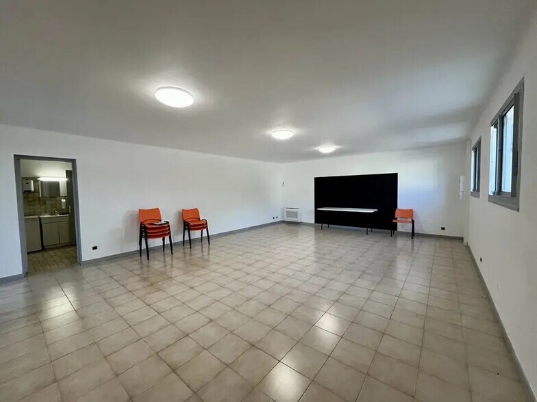 Bureau dans Velleron à louer - Photo intérieure - Image 2 de 6