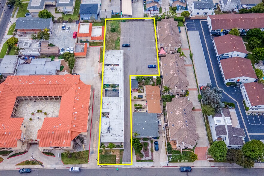 181 E 18th St, Costa Mesa, CA à louer - Photo du bâtiment - Image 2 de 13