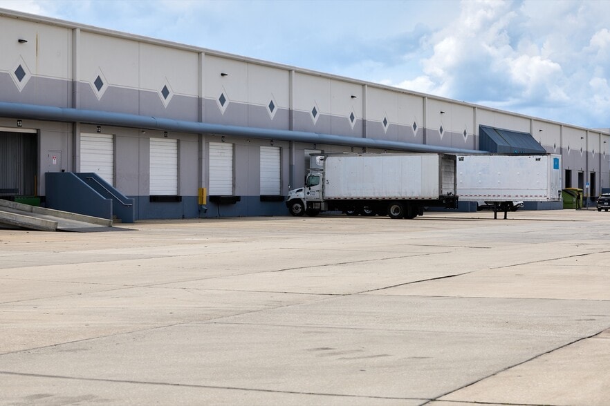 2507 Investors Row, Orlando, FL for lease - Building Photo - Image 2 of 55