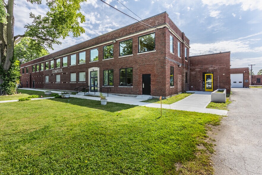 4201 Millersville Rd, Indianapolis, IN à louer - Photo du bâtiment - Image 3 de 20