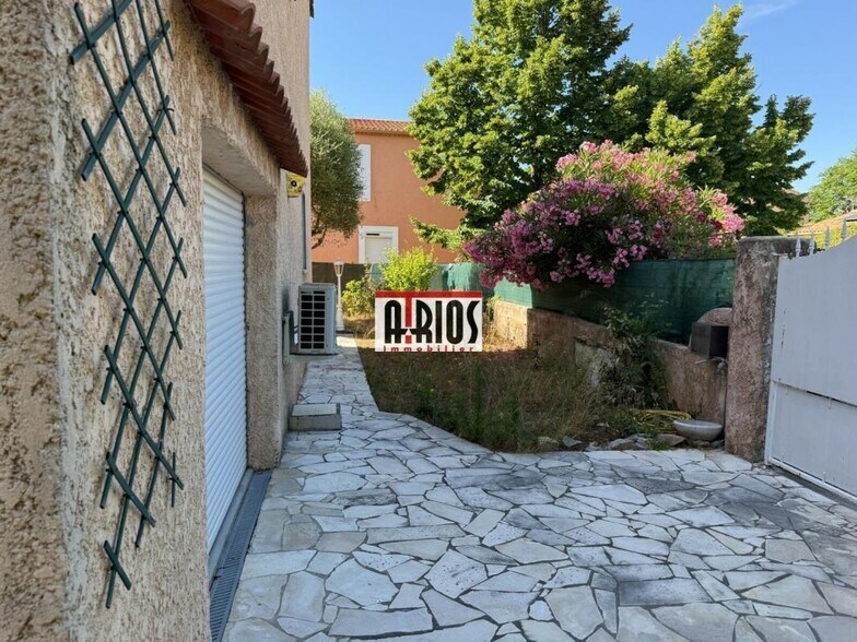 Commerce de détail dans La Farlède à vendre - Photo du bâtiment - Image 2 de 12