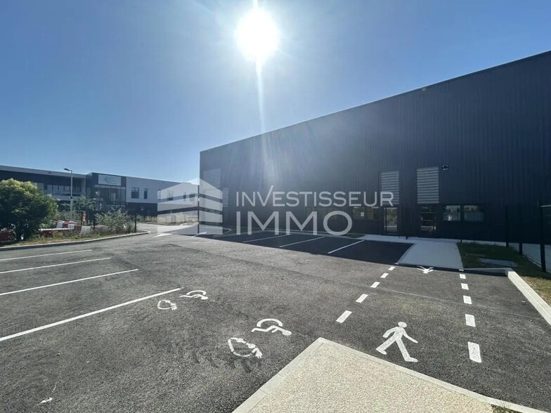 Office in Lieusaint for lease - Building Photo - Image 1 of 1