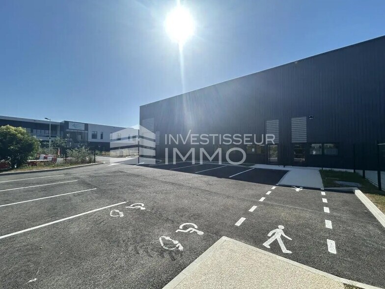 Bureau dans Lieusaint à louer - Photo du bâtiment - Image 1 de 1