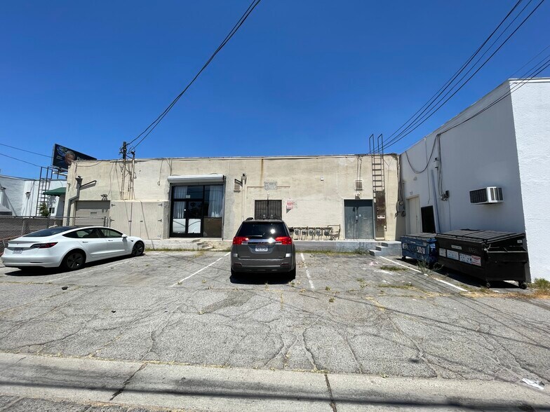 10630-10638 Burbank Ave, North Hollywood, CA à louer - Photo du bâtiment - Image 2 de 5