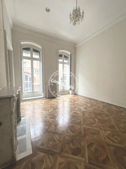 15 Rue D'Alsace Lorraine, Toulouse à louer - Photo du bâtiment - Image 3 de 5