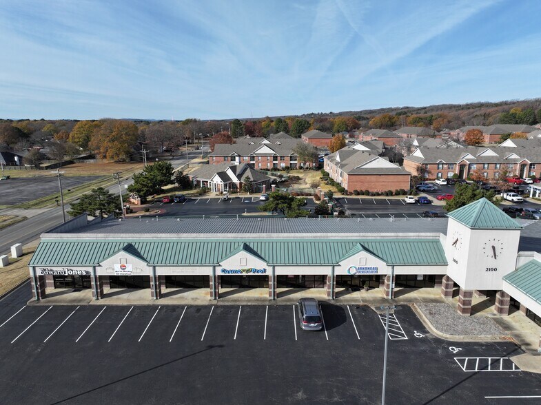 2100 Meadowlake Rd, Conway, AR à louer - Photo du bâtiment - Image 3 de 5