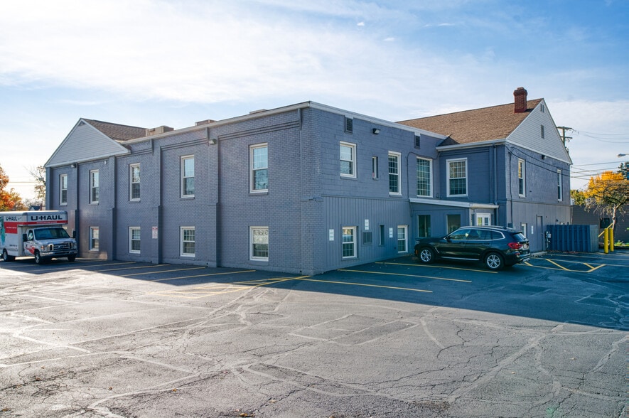 496 W Ann Arbor Trl, Plymouth, MI for lease - Building Photo - Image 2 of 5