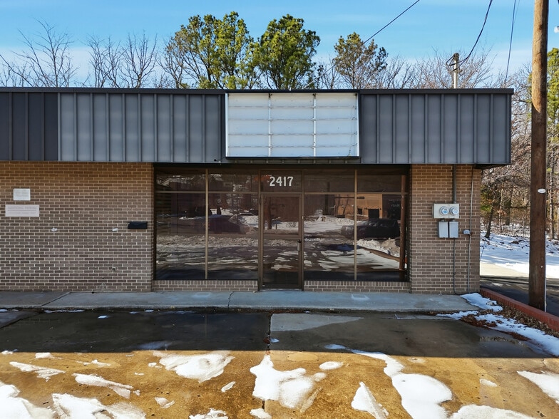2417 N College Ave, Fayetteville, AR for lease - Building Photo - Image 3 of 13