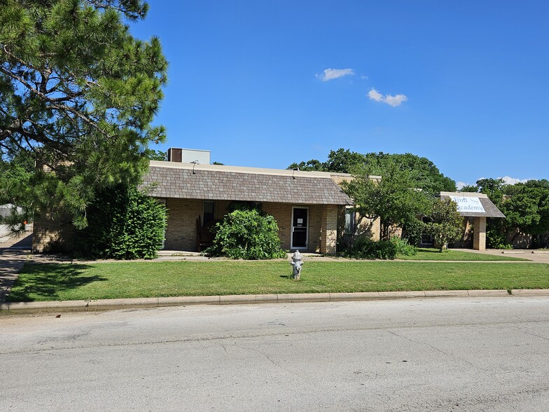 2109 Roosevelt Drive dr, Dalworthington Gardens, TX à vendre - Photo principale - Image 3 de 8