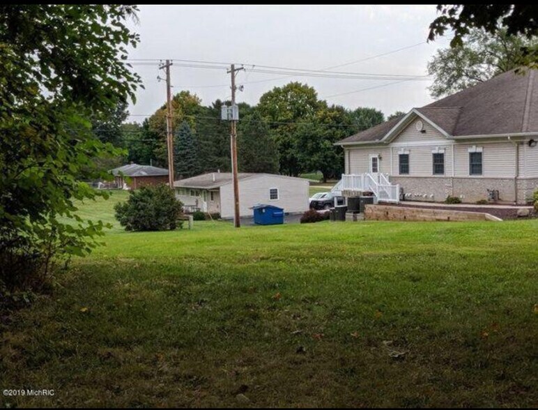 1025 E Front St, Buchanan, MI à vendre - Photo du bâtiment - Image 3 de 5