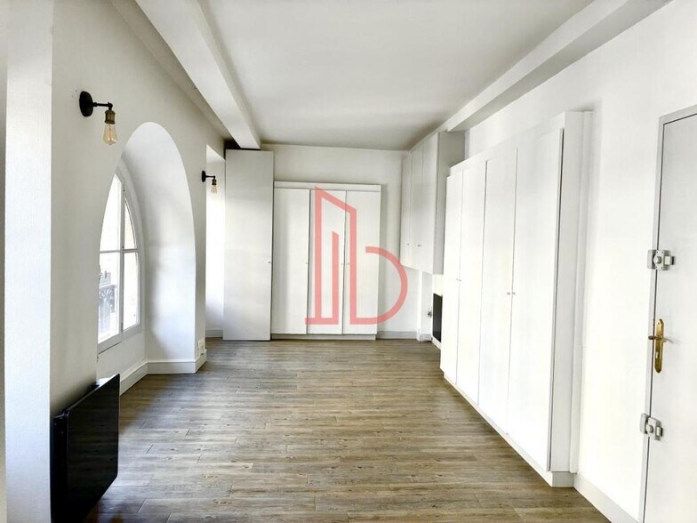 Office in Bordeaux for lease - Interior Photo - Image 1 of 7