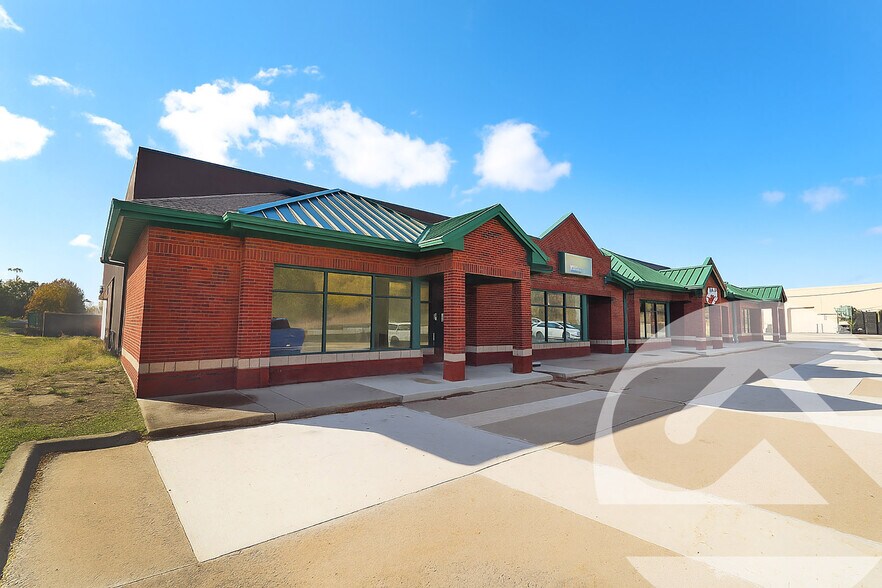 10113-10115 Marine City Hwy, Ira Township, MI à louer - Photo principale - Image 1 de 1