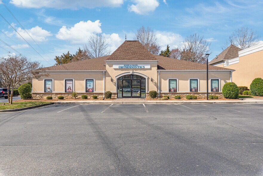 8125 Ardrey Kell Rd, Charlotte, NC à vendre - Photo du bâtiment - Image 3 de 19