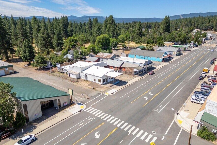 37087 Main St, Burney, CA à vendre - Photo du bâtiment - Image 2 de 51