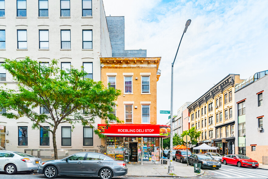 196 Roebling St, Brooklyn, NY for lease - Primary Photo - Image 1 of 11