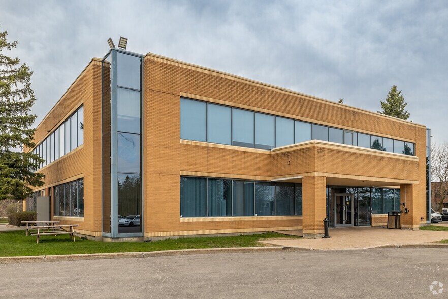 2525 St Laurent Blvd, Ottawa, ON à vendre - Photo principale - Image 1 de 1
