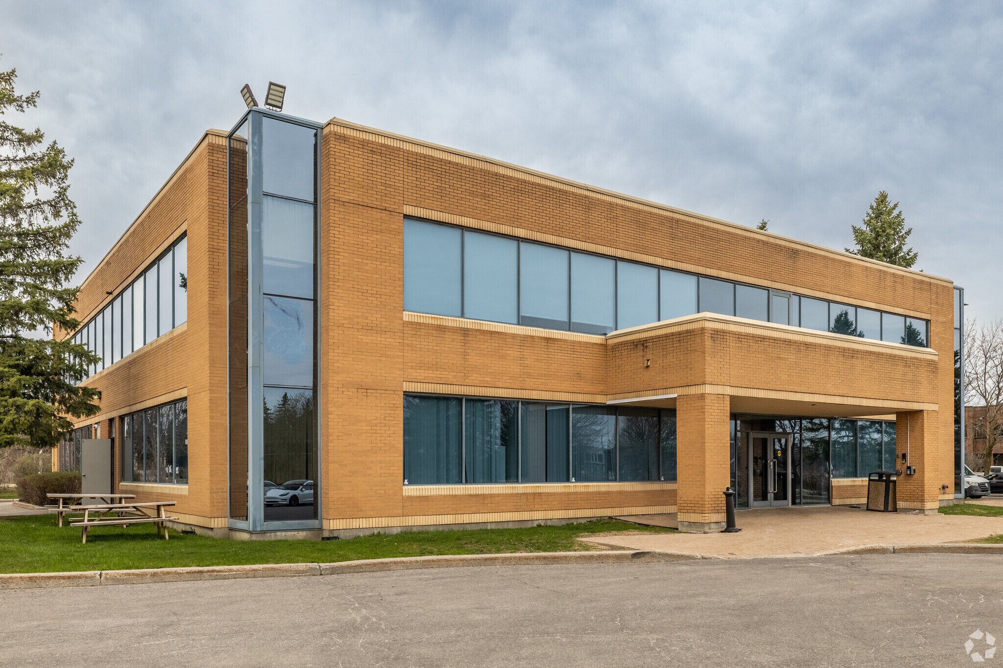 2525 St Laurent Blvd, Ottawa, ON for sale Primary Photo- Image 1 of 1
