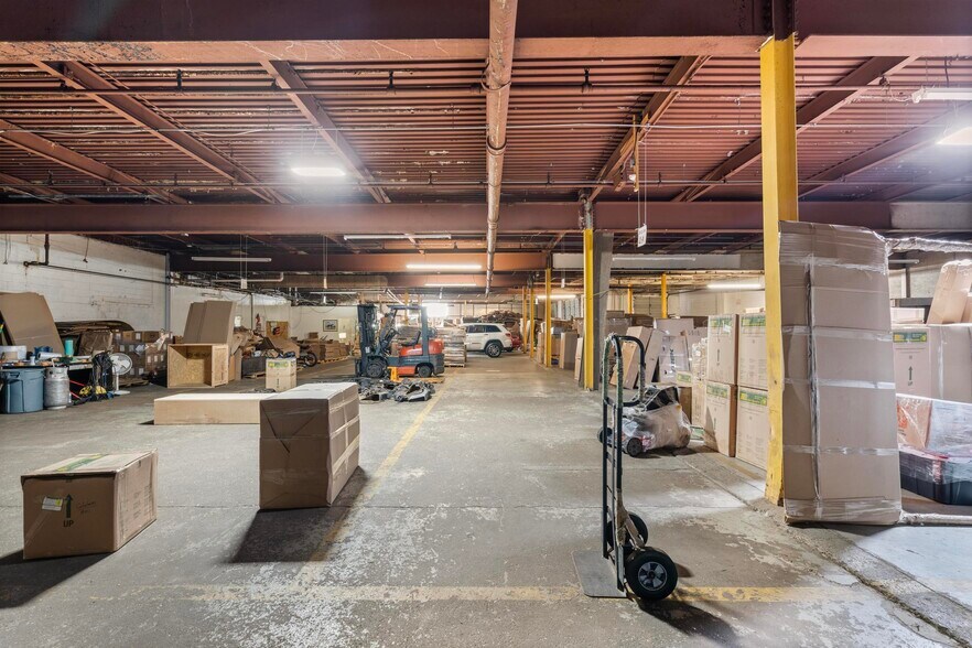 417-433 Myrtle Ave, Bridgeport, CT for sale - Interior Photo - Image 2 of 22