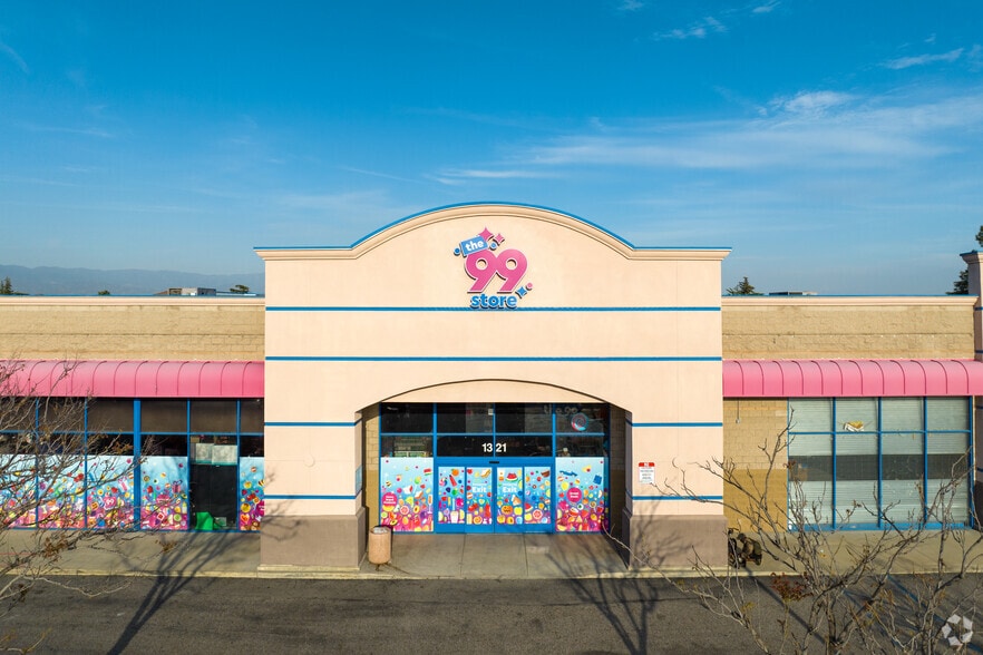 1321 W Foothill Blvd, Rialto, CA à louer - Photo du bâtiment - Image 3 de 7