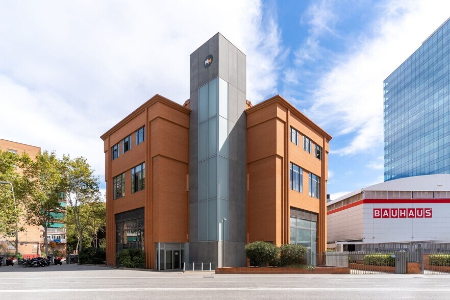 Passeig De La Zona Franca, 135-139, Barcelone, Barcelona à louer - Photo du bâtiment - Image 3 de 10
