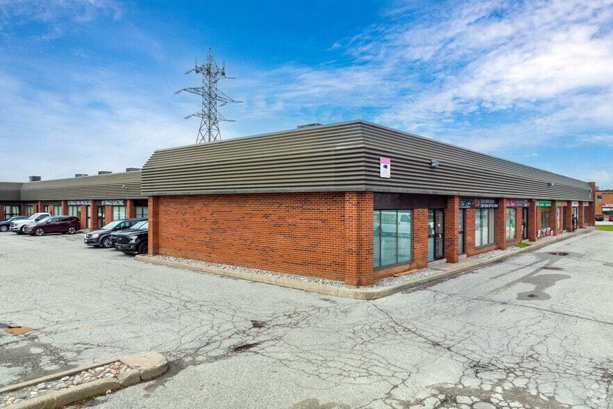 825 Denison St, Markham, ON à louer - Photo du bâtiment - Image 2 de 8