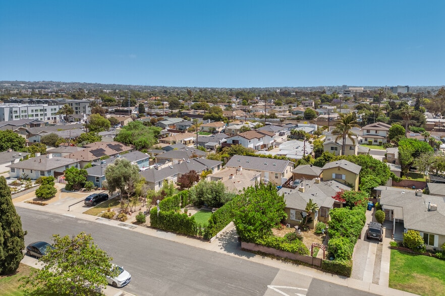 8430 Wiley Post Ave, Los Angeles, CA à vendre - Photo du bâtiment - Image 2 de 26