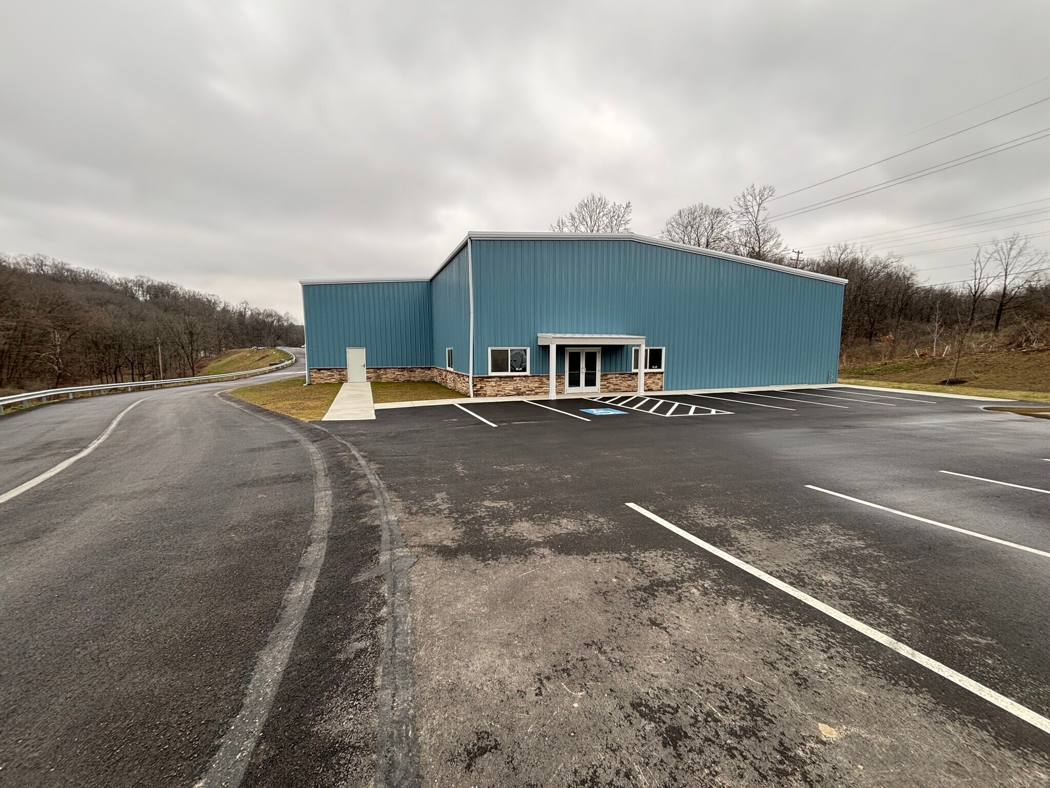 18 McClaren Rd, Coraopolis, PA for lease Building Photo- Image 1 of 6